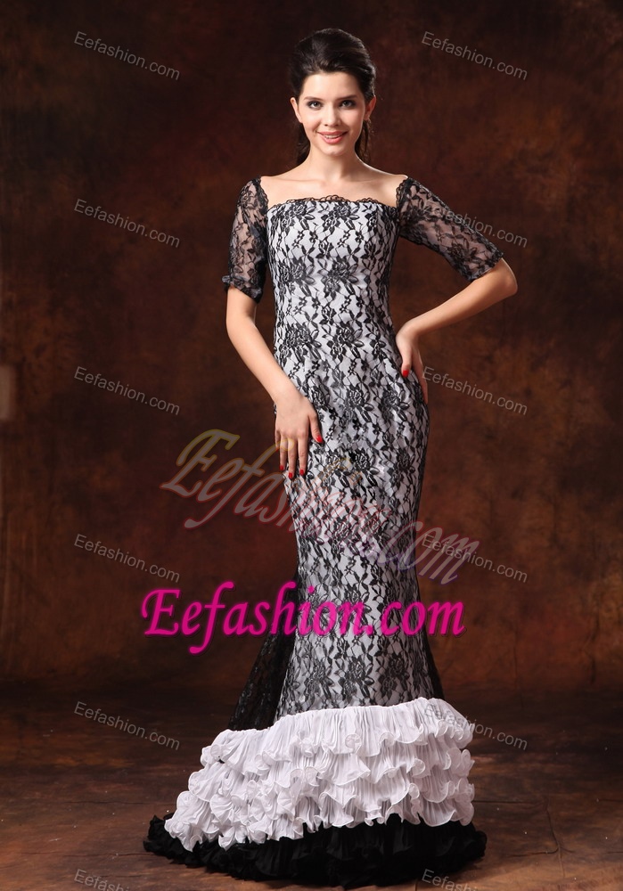 Half Sleeves Black And White Square Celebrity Red Carpet Dress in Lace