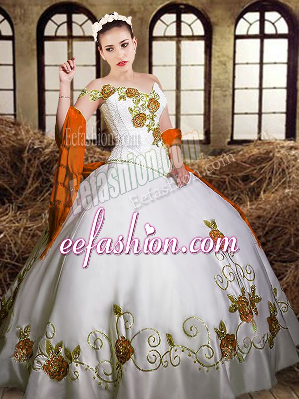 Custom Designed Embroidery 15 Quinceanera Dress White Lace Up Sleeveless Floor Length