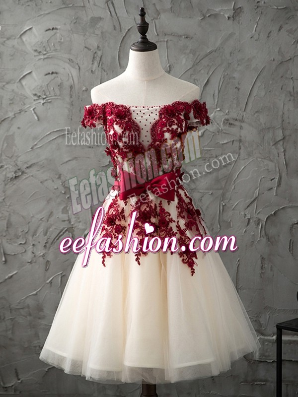 Super Knee Length Lace Up Bridesmaid Gown Champagne for Prom and Party and Wedding Party with Appliques and Bowknot