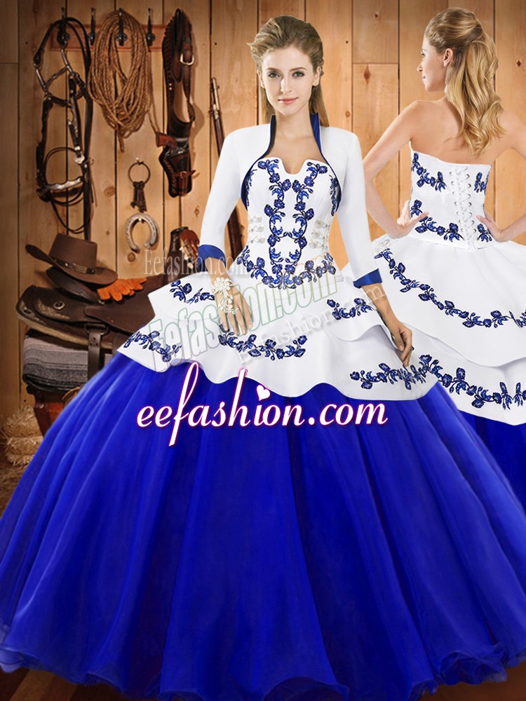  Strapless Sleeveless Ball Gown Prom Dress Floor Length Embroidery Royal Blue Tulle