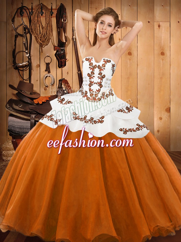  Sleeveless Embroidery Lace Up Quinceanera Gown
