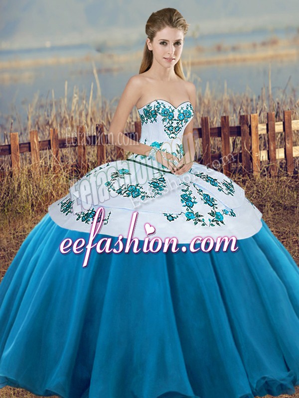 Flare Sleeveless Embroidery and Bowknot Lace Up Vestidos de Quinceanera
