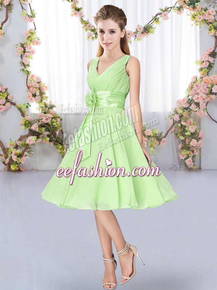 Elegant Yellow Green Empire V-neck Sleeveless Chiffon Knee Length Lace Up Hand Made Flower Wedding Guest Dresses