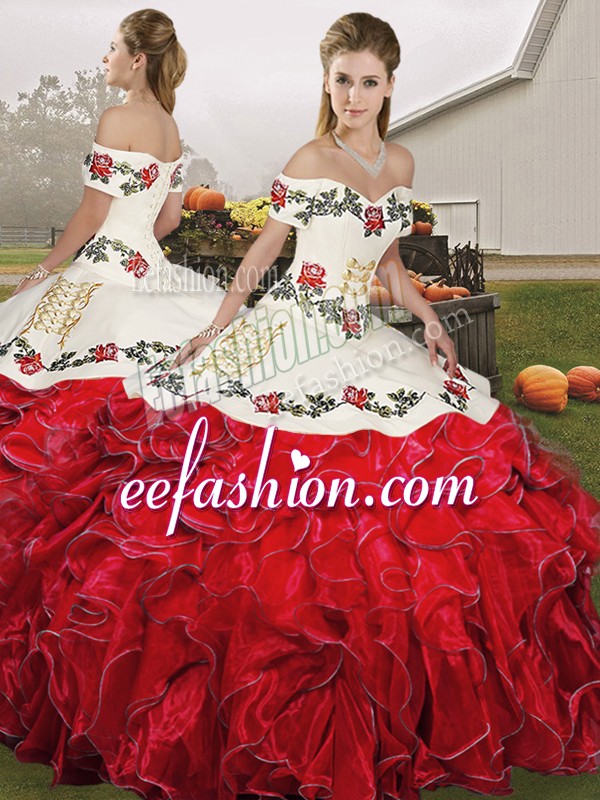  Off The Shoulder Sleeveless Organza Vestidos de Quinceanera Embroidery and Ruffles Lace Up