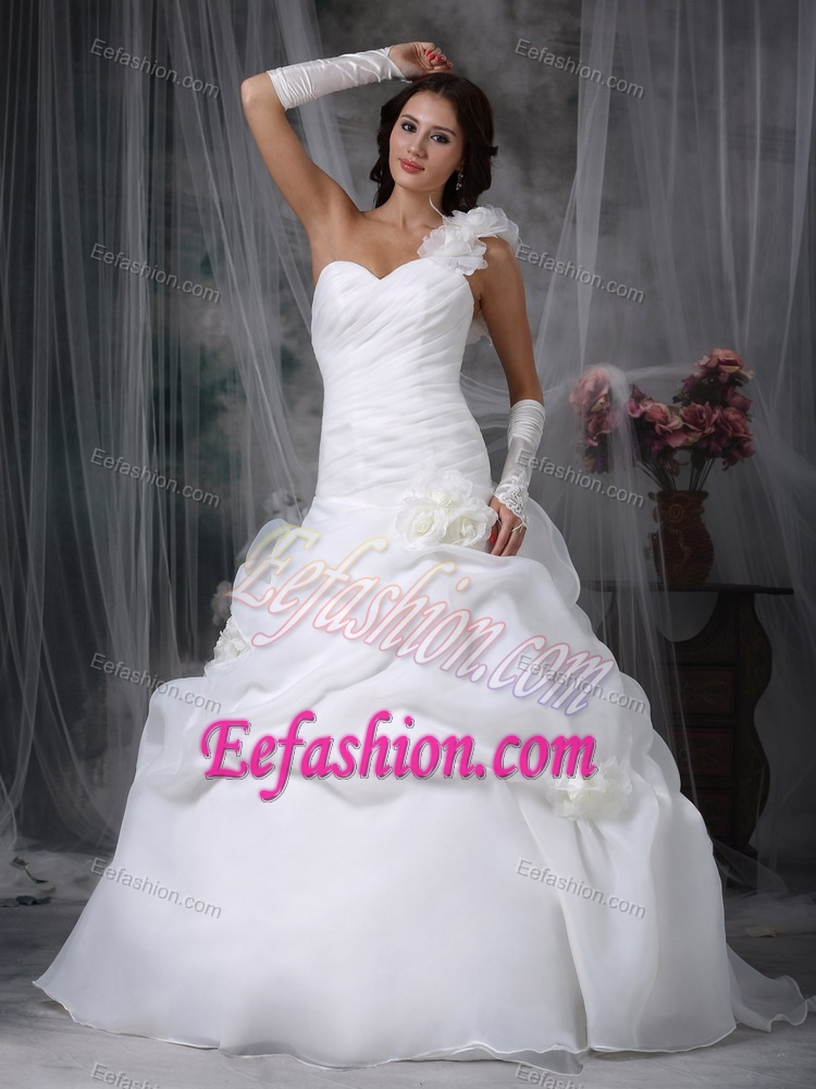 Elegant A-line One Shoulder Wedding Dresses in Organza with Hand Flowers