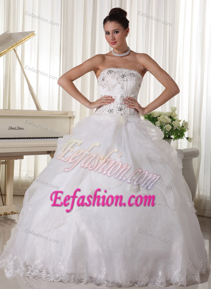 Beaded Ball Gown Strapless Organza Prom Wedding Dresses with Pick Ups