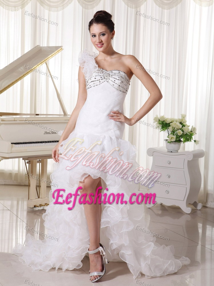 Fashionable One Shoulder Beaded Wedding Dresses in Organza with Ruffles