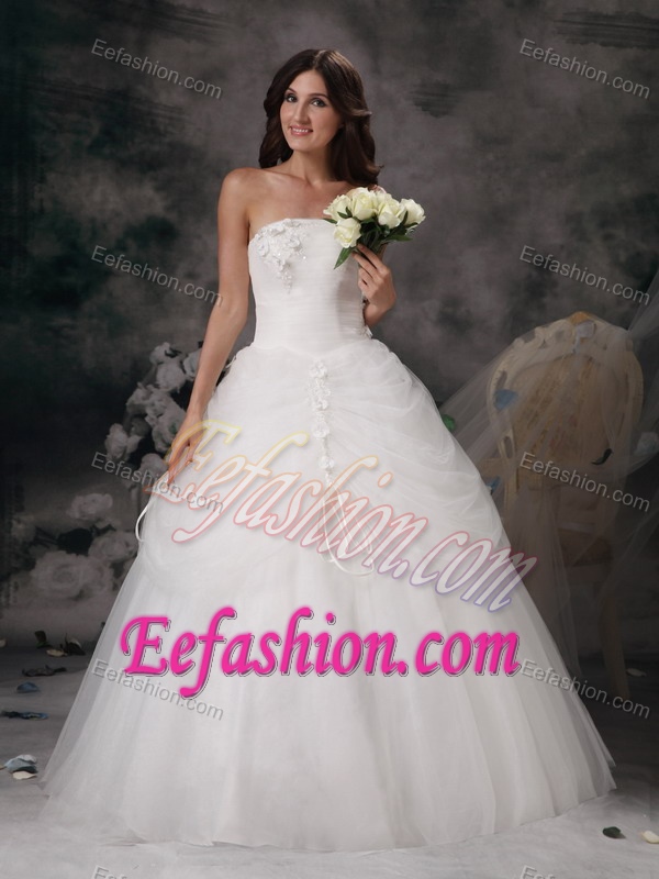 Remarkable Strapless Wedding Dresses with Hand Flowers in White