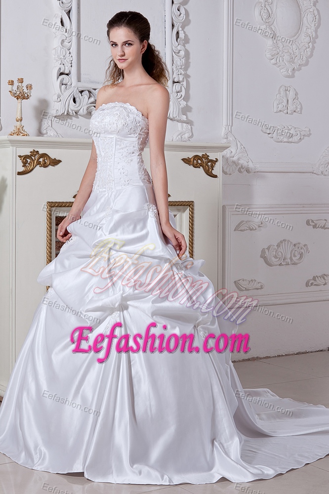 2013 Elegant Princess Wedding Dress in with Embroidery Best Seller