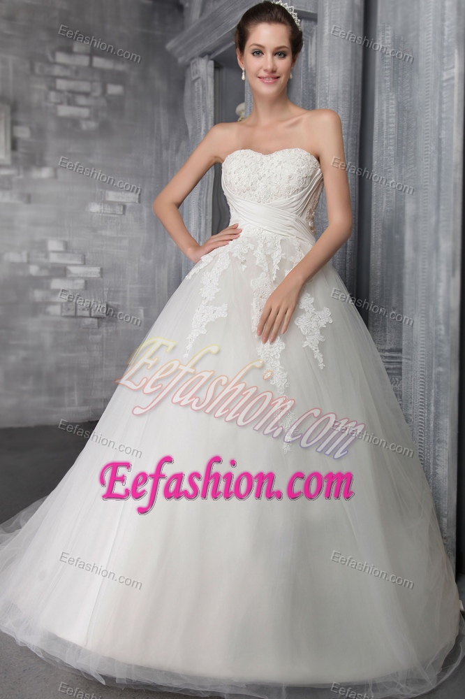 Latest Ball Gown Strapless Chapel Train Tulle Appliqued Wedding Reception Dress