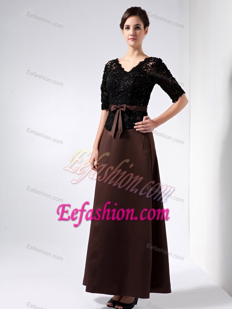 Brown and Black Lace V-neck Half Sleeves Mother of Bride Dresses with Bow