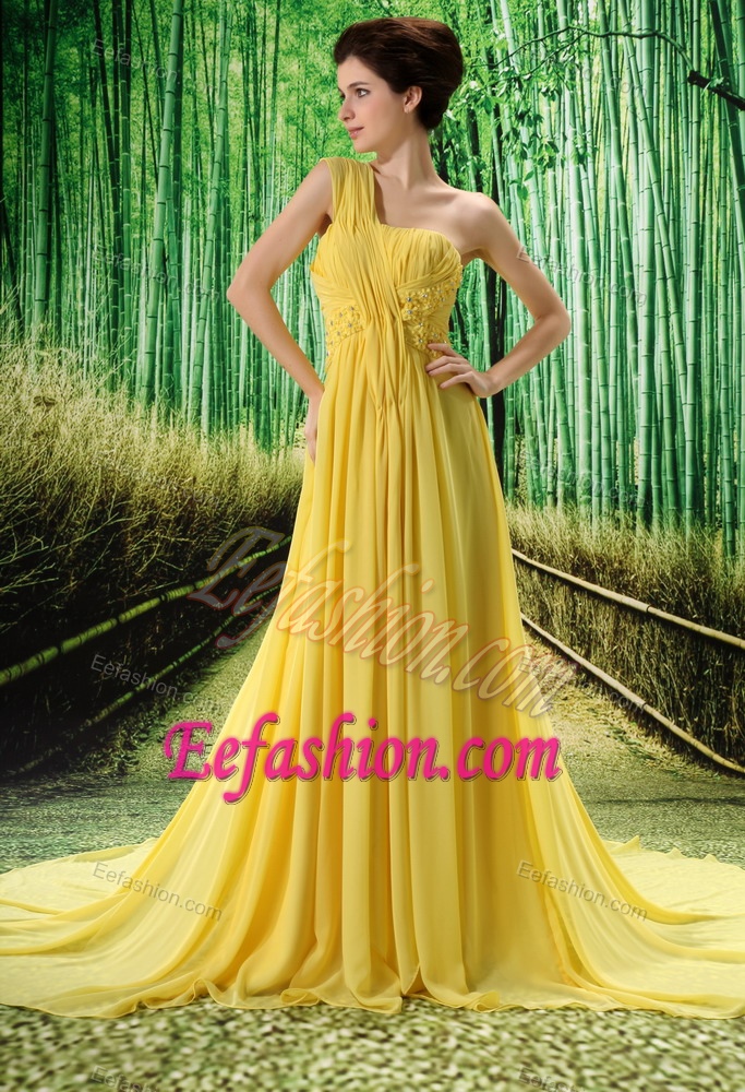 Yellow One Shoulder Ruched Discount Celebrity Party Dress with Court Train