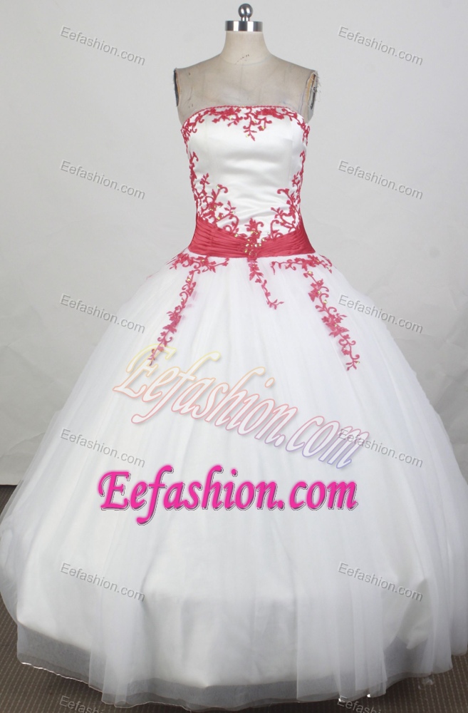 New Strapless Tulle Quinceanera Dress with Beading and Appliques in White