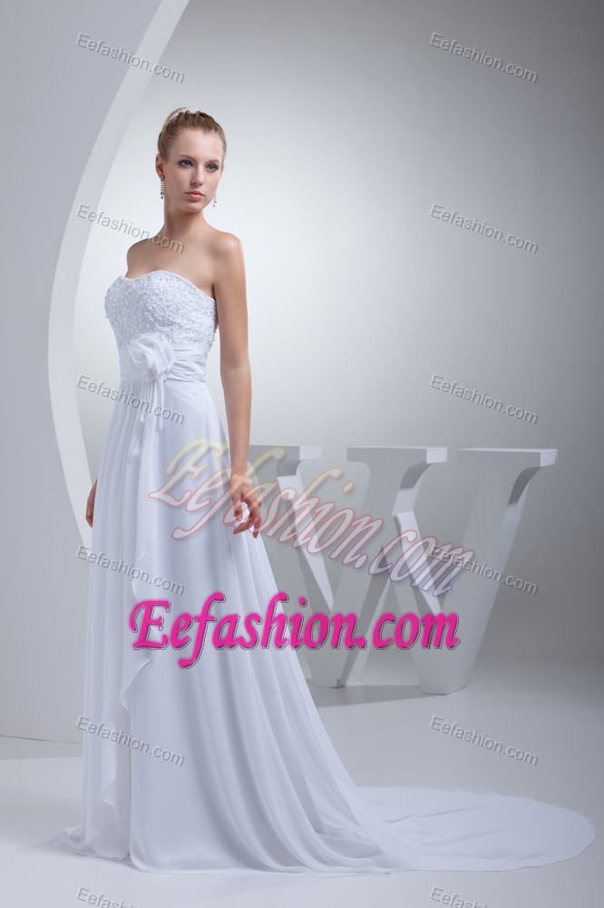 White Floral Appliqued Sweetheart Bridal Long Dress with Ruching