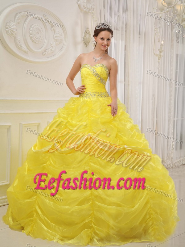 Pretty Yellow Sweetheart Organza Quinceanera Dress with Beading and Ruching