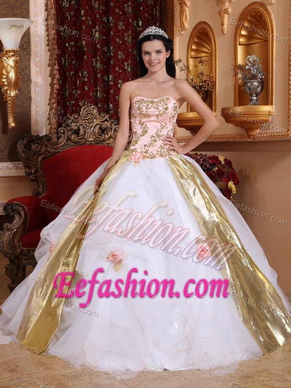 Memorable White and Gold Lace-up Summer Sweet 15 Dresses with Appliques
