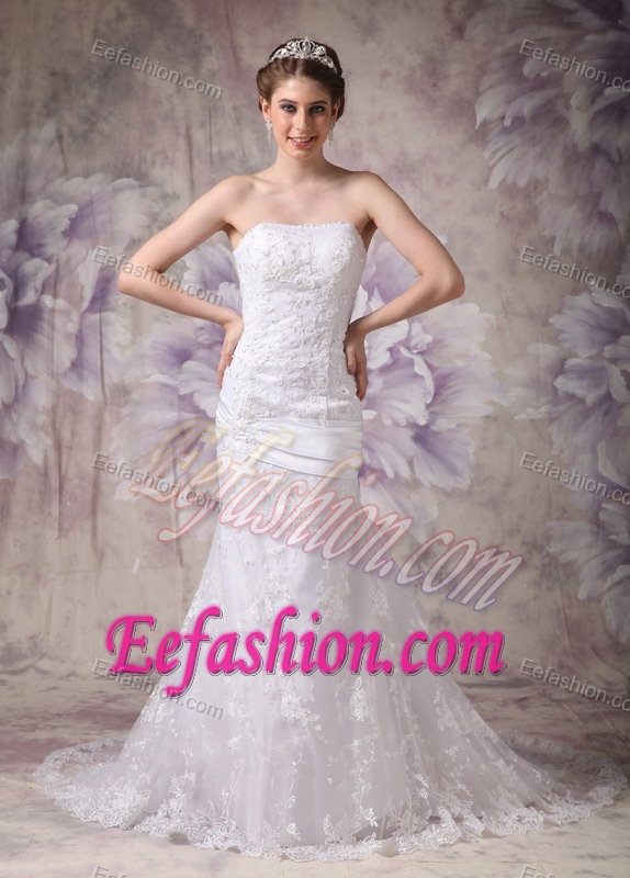 Elegant Mermaid Strapless Court Train Lace Wedding Attire with Appliques