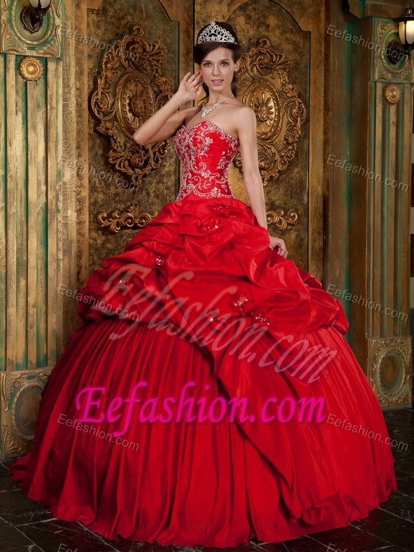 Sweetheart Beading and Appliques Red Sweet Sixteen Dresses in