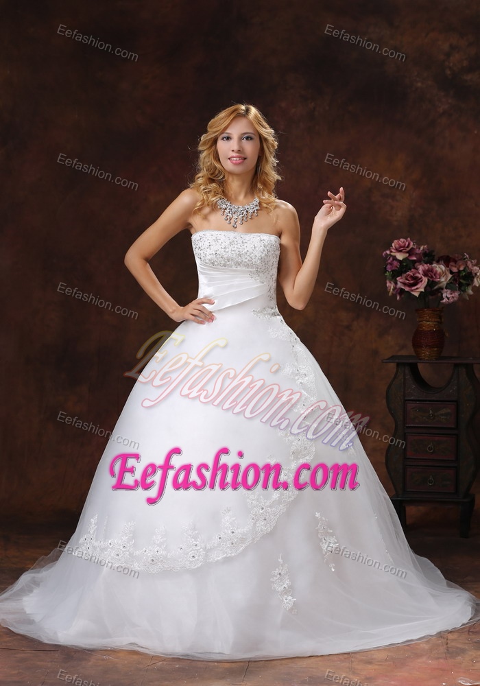 2013 Classical Strapless Chapel Train Beaded Wedding Dress with Appliques