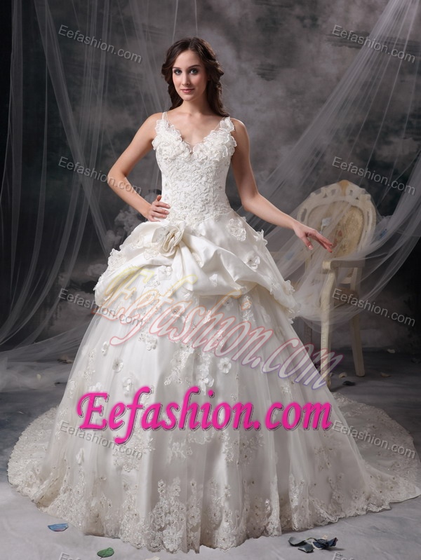 Modern Ivory Princess V-neck Long and Lace Wedding Dress