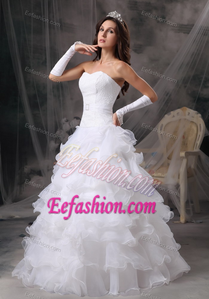 Fashionable Fitted Princess Sweetheart Bridal Gown in Organza with Ruffles