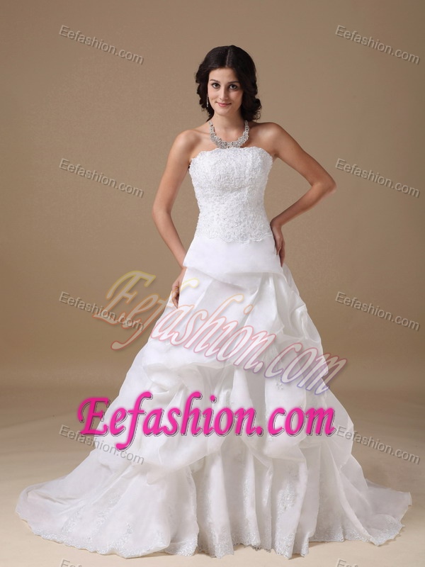 2013 Classical Strapless Court Train and Lace Zipper-up Bridal Dress