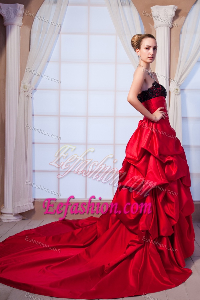 Wonderful A-line Chapel Train Wedding Bridal Gown in Red and Black