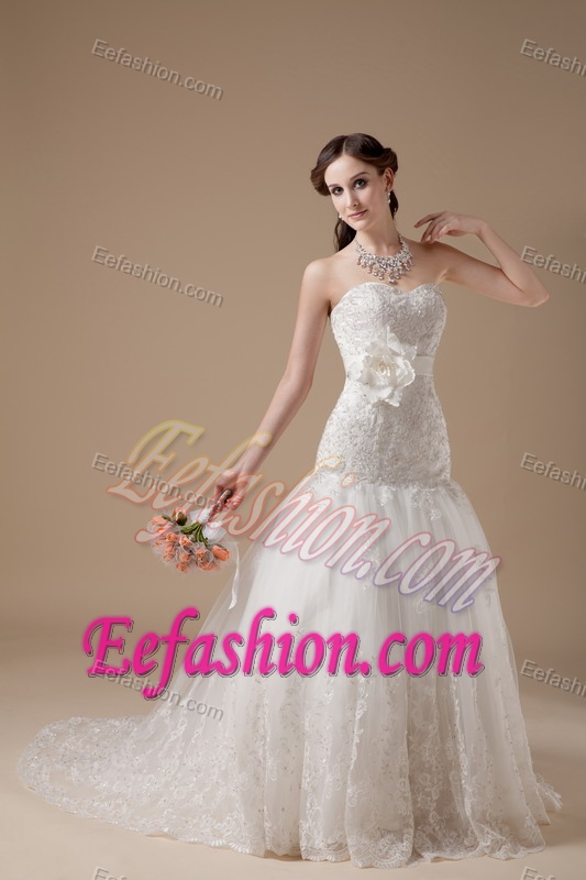 2013 Fashionable Brush Train and Lace Bridal Gowns with Flower