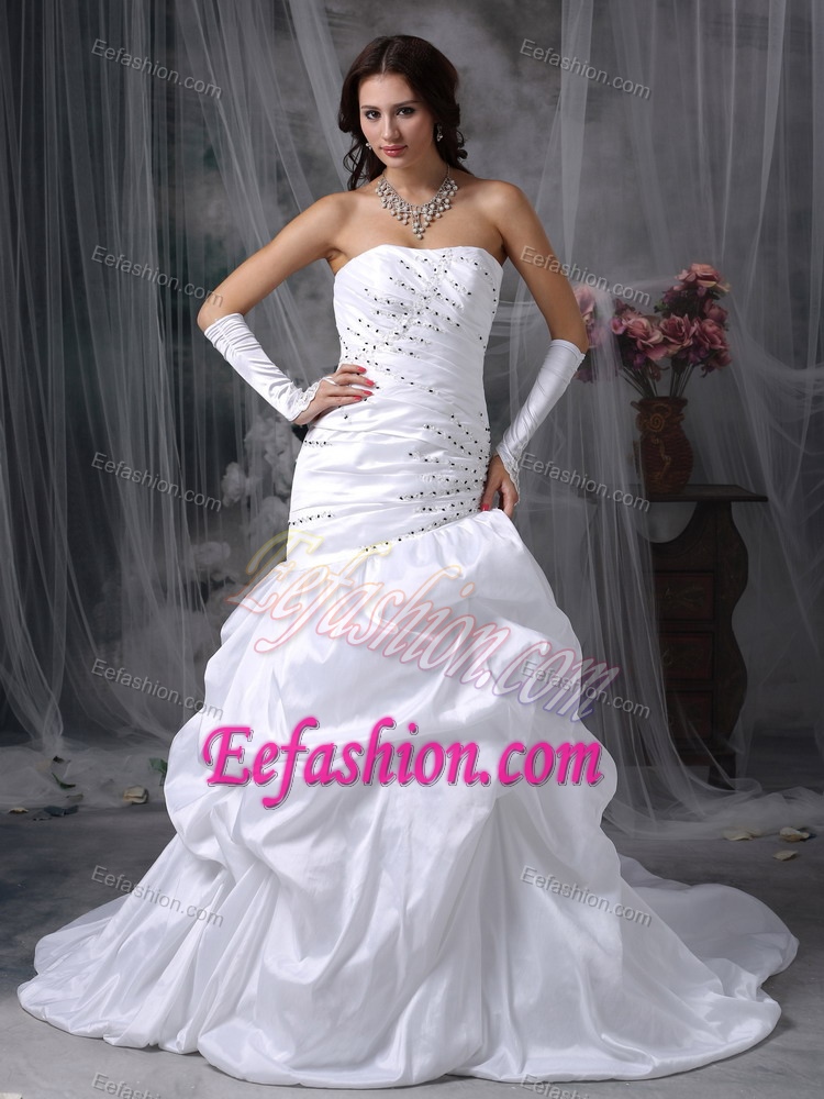 Modest Mermaid Strapless Bridal Dresses with Pick-ups and Beadings in
