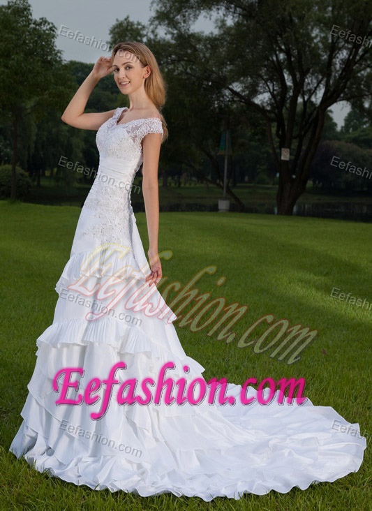 White A-line V-neck 2013 Wedding Dresses with Ruffled Layers and Court Train