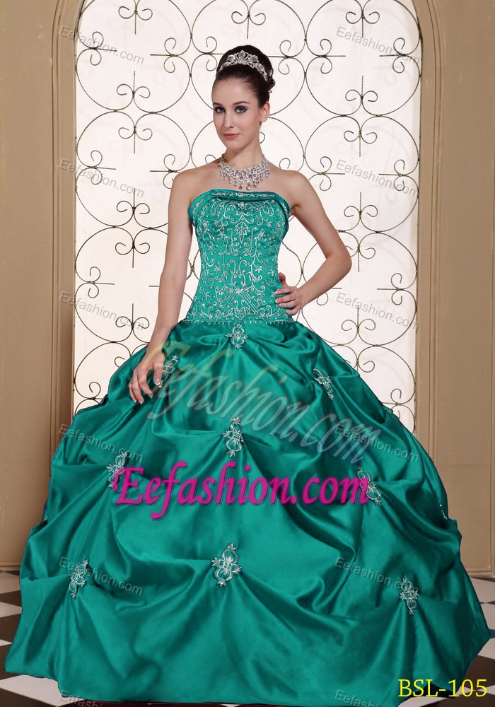 Must-have Embroidery Strapless Quinceanera Gowns Dress with Pick-ups