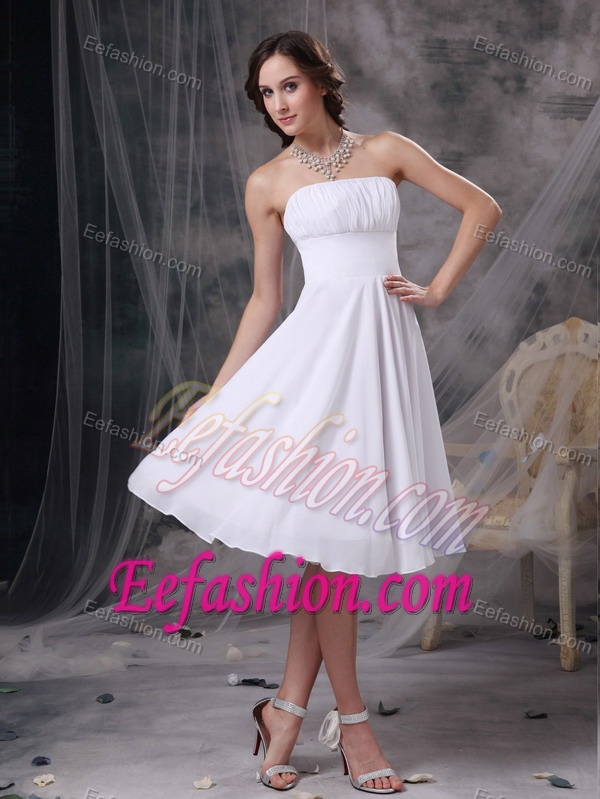 New Style Strapless Knee-length White Maid of Honor Dresses with Ruches