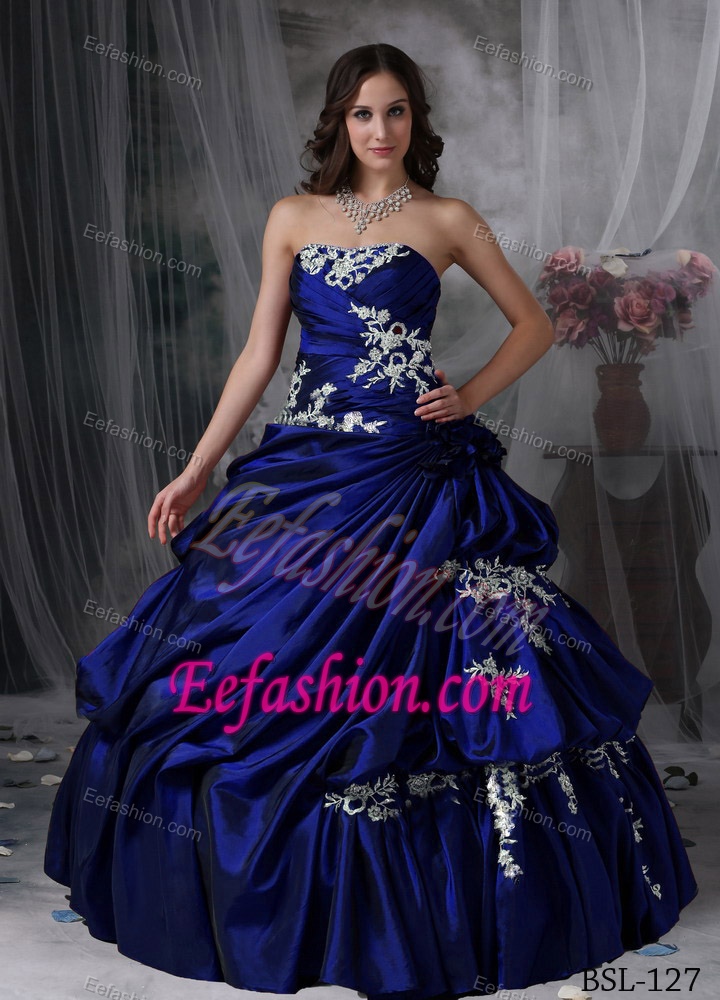 Luxurious Blue Strapless Quinceanera Dress with Appliques Decorated