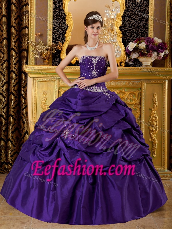 Informal Purple Ball Gown Strapless Quinceanera Dresses in with Appliques