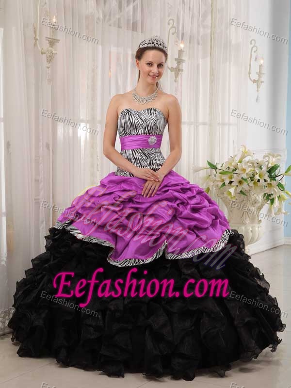 Fuchsia and Black Sweetheart Quinceaneras Dresses with Ruffles and Sash