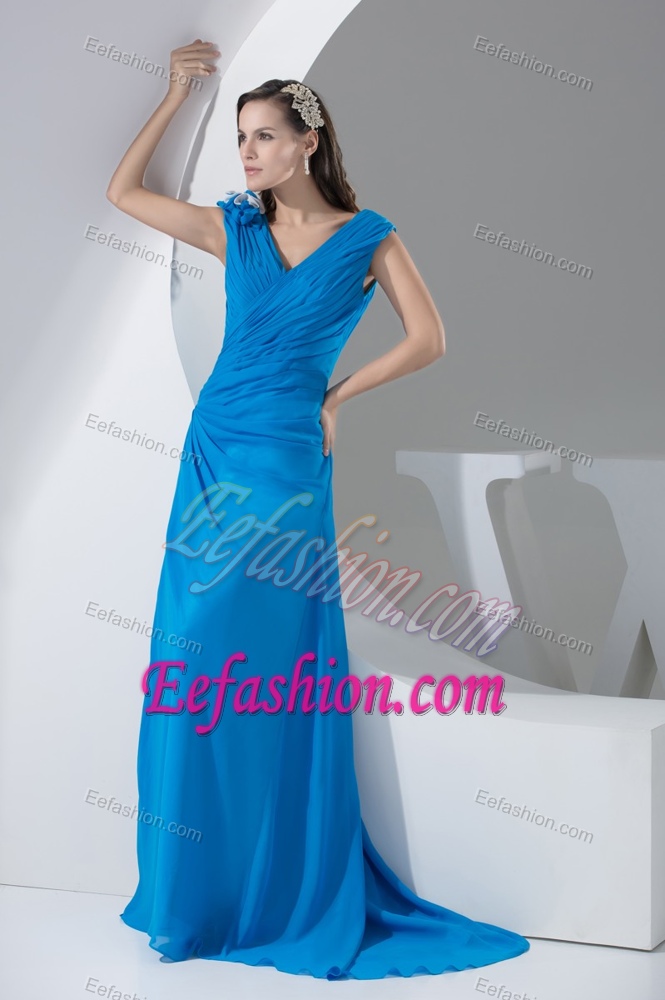 Ruched V-neck Aqua Blue Celebrity Party Dresses with Flower and Sweep Train
