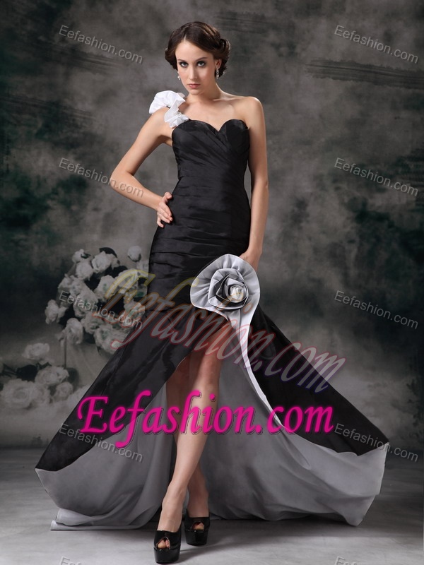 Pretty Black Mermaid Brush Train Prom Gowns with One Shoulder