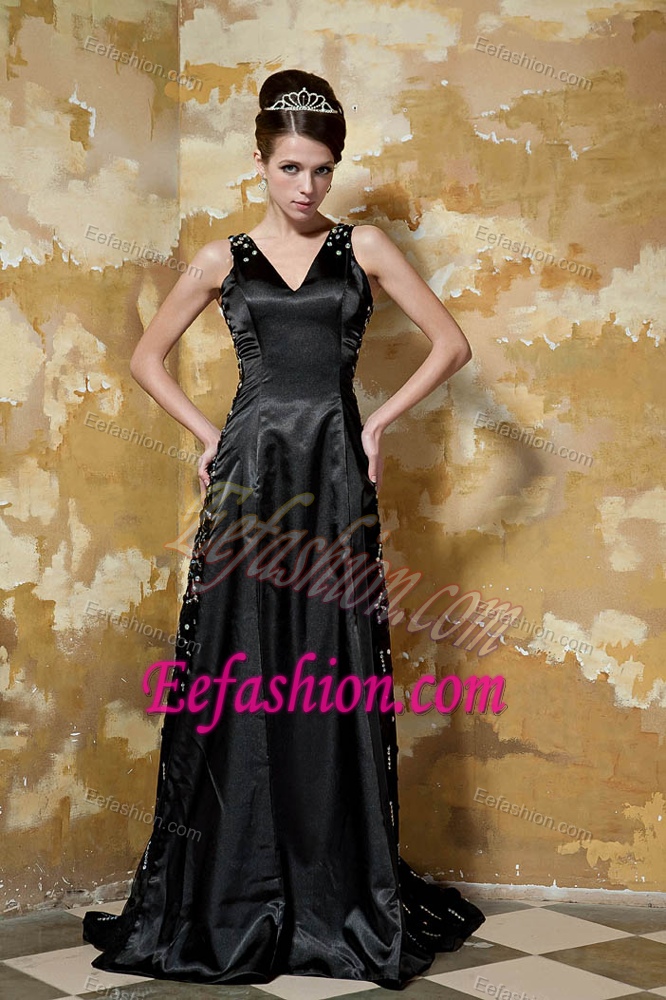 V-neck Brush Train Black Evening Wear Dresses with Beads in for Fall