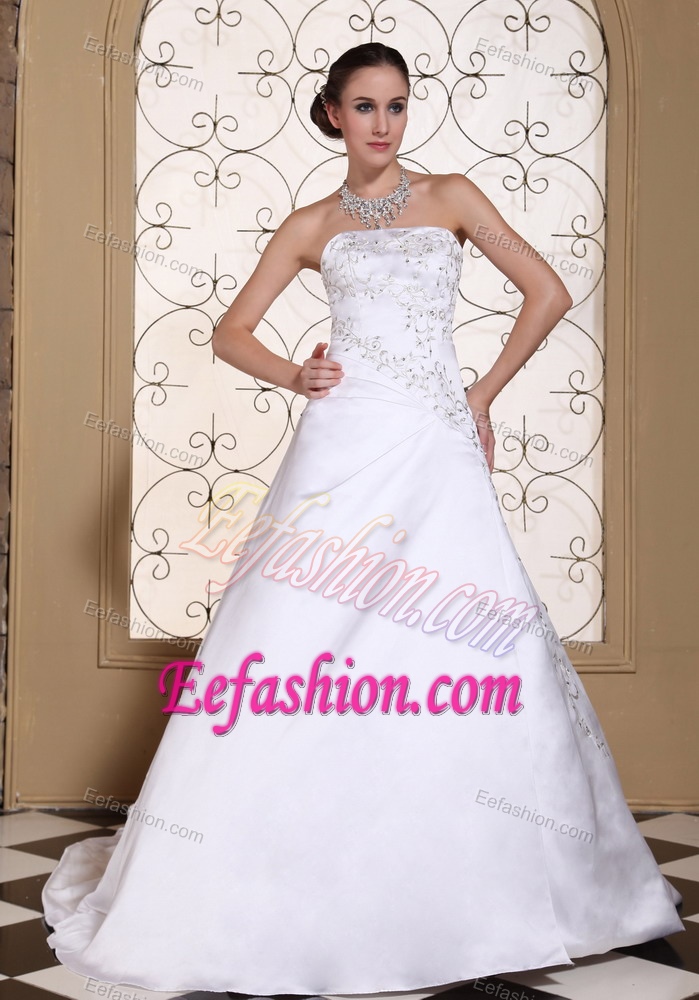 Cheap Embroidery Strapless A-line Bridal Gown with Chapel Train