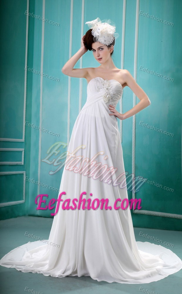 Sweetheart Ruching Outdoor Wedding Dress with Appliques and Handle Flowers