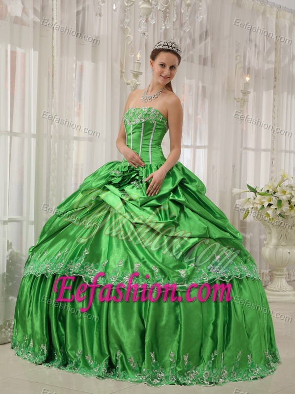 Spring Green Strapless Quinceanera Dress with Pick-ups and Appliques