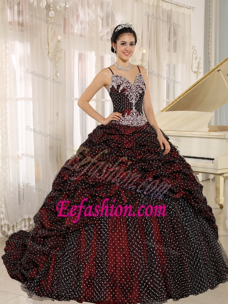 Special Fabric Pick-ups Quinceanera Gown with Spagetti Straps and Appliques