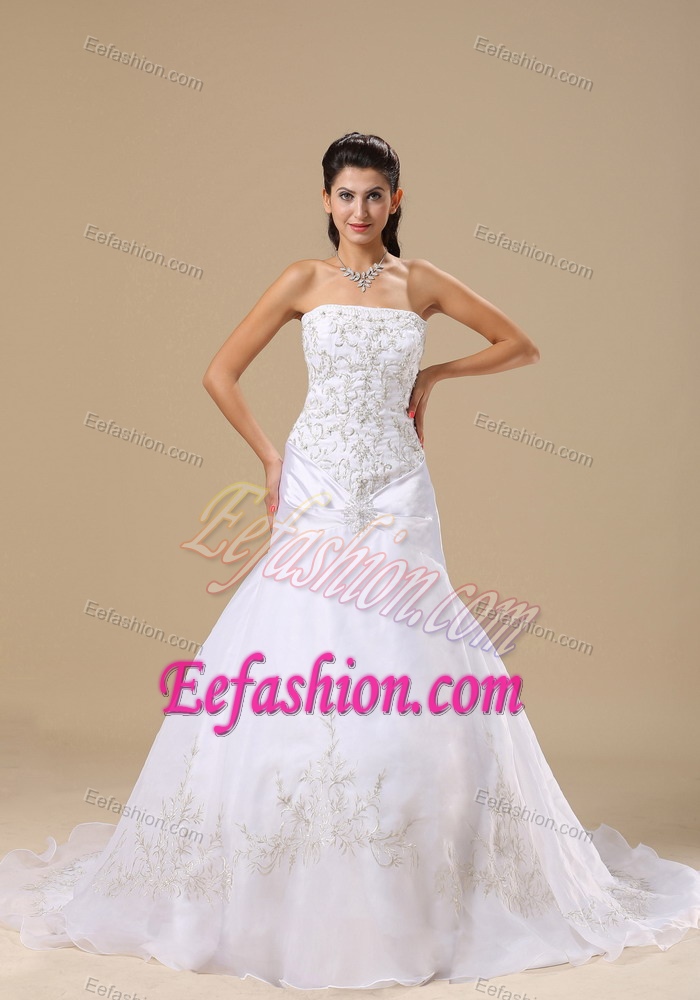 Embroidery Decorated Bodice Organza and Exclusive Wedding Gown Dress