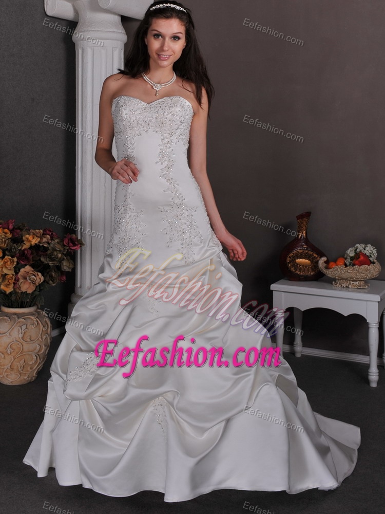 Beauty Sweetheart Appliqued Outdoor Wedding Dress in with Pick-ups