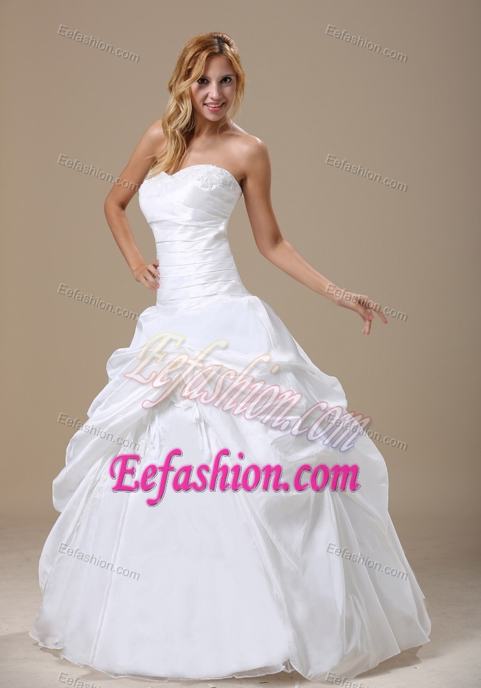 Sweetheart Ball Gown Long Sweet Wedding Dresses with Appliques
