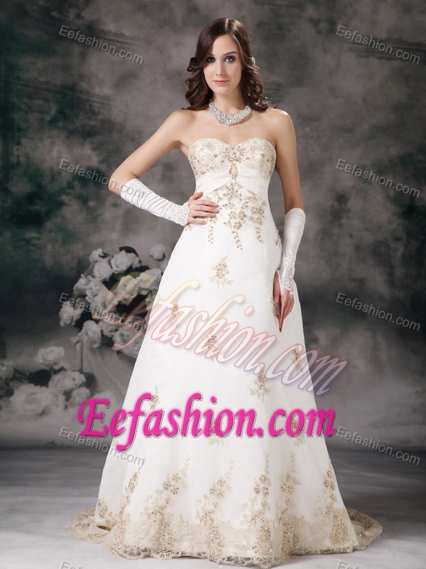 Pretty Sweetheart Court Train Lace Wedding Dresses with Beading in Ivory