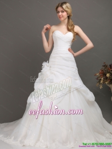 White Sweetheart Ruching Bridal Gowns with Chapel Train and Hand Made Flower
