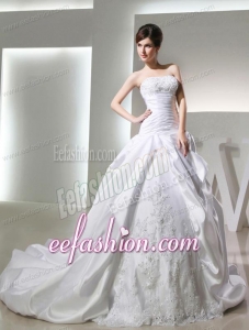 Luxurious Ball Gown Strapless Wedding Dress with Appliques and Ruching
