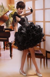 Hottest A-line One Shoulder Black Celebrity Mini Dress in Organza with Ruffles