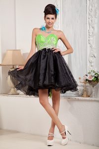 Green and Black Sweetheart Knee-length Celebrity Party Dresses with Appliques